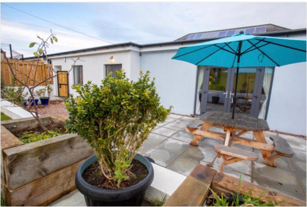 Josies Place At Waters Edge Self Catering Apartment Glenarm Eksteriør bilde